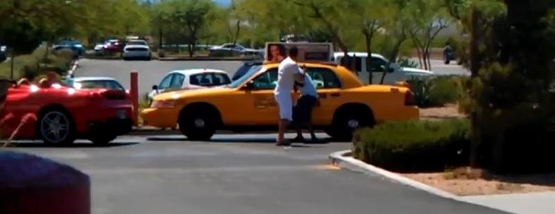 Cocalarul cu Ferrari din Las Vegas vs. soferul de TAXI