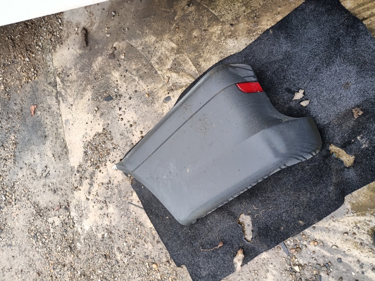 Colt bara stanga spate Mercedes Vito model 639 an 2005