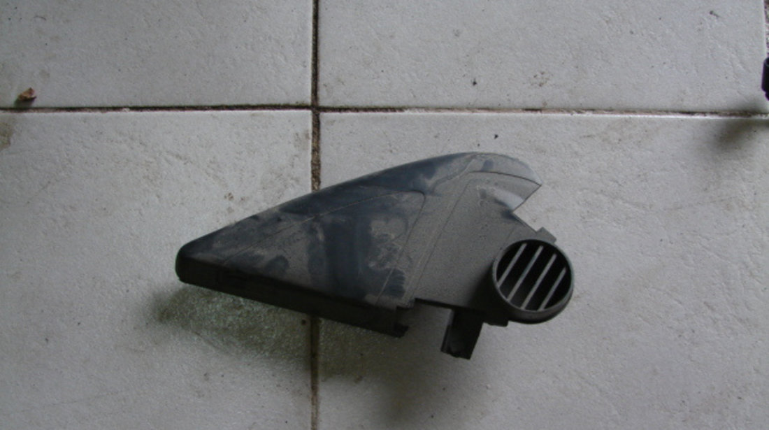 Coltar geam stanga fata cu grila ventilatie Skoda Octavia 2 [2004 - 2008] RS liftback 5-usi 2.0 TFSI MT (200 hp) (1Z3)