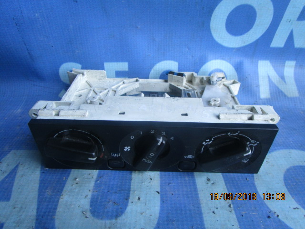 Comanda aer Mitsubishi Carisma; MR500529