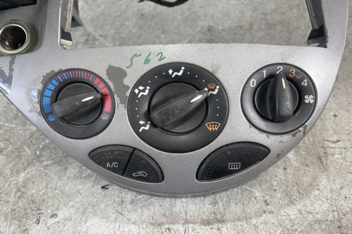 Comanda clima 98AB18C419 / 98AB 18C419 Ford Focus [1998 - 2004] Hatchback 3-usi 1.6 MT (101 hp)