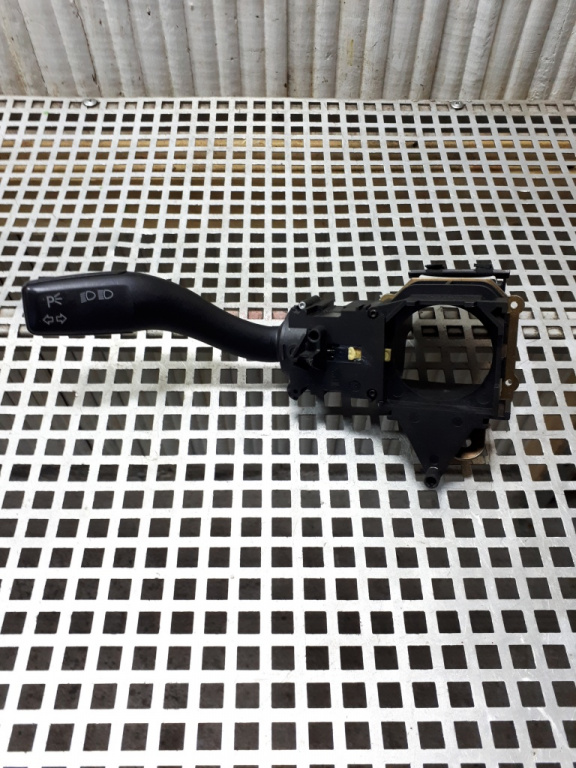 Comanda semnalizare Audi A4 B7 2.0 TDI BRE 16 Valve 2007 OEM 4E0953513A