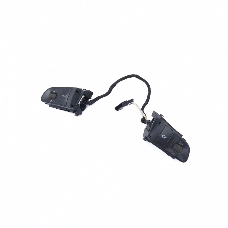 Comanda Volan Audi A4 B7 (8E) 2004-2008 2.0 Tdi Bpw Motorina 4F0951527A, 4F0951527, 61676391O00, 61676390J00 Trw