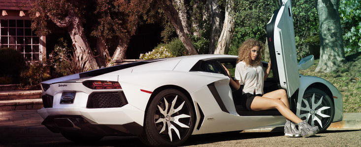Combinatia perfecta: O blonda focoasa, un supercar italian si un set de jante sexy Combinatia perfecta: O blonda focoasa, un supercar italian si un set de jante sexy