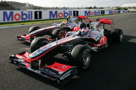 Combustibil si ulei de motor noi pentru masinile McLaren Mercedes din F1! Combustibil si ulei de motor noi pentru masinile McLaren Mercedes din F1!