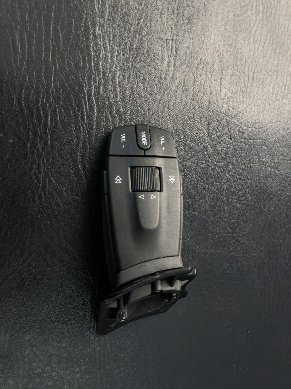 Comenzi radio SEAT Ibiza ST 1.6 TDI Manual, 90cp sedan 2011 (RS214020)
