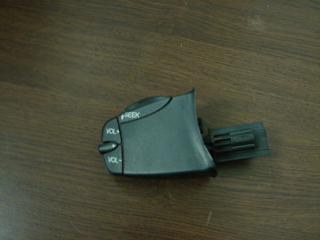 Comenzi volan Ford Focus [1998 - 2004] wagon 5-usi 1.8 Tddi MT (90 hp) (DNW)