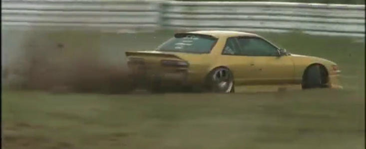 Compilaţie Video: Drifturi japoneze incheiate cu accident Compilaţie Video: Drifturi japoneze incheiate cu accident