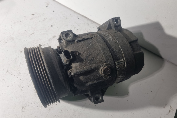Compresor AC 7700103536 Renault Scenic [facelift] [1999 - 2003] Minivan 5-usi 1.6 16v MT (107 hp)
