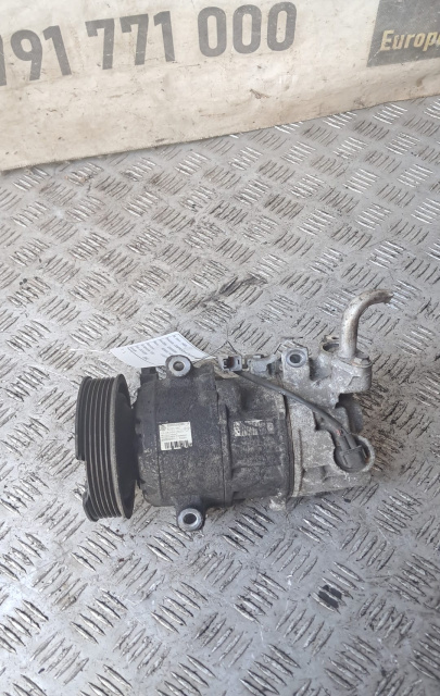Compresor AC 8200939386 cu mic defect la fulie Renault Grand Scenic 3 [2009 - 2012] Minivan 1.5 dCi MT (110 hp)