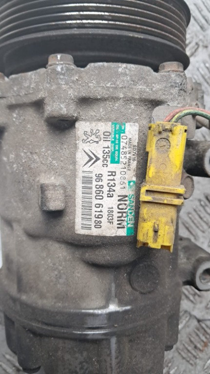 Compresor AC Citroen C8 2.0 D120 Cp/88 Kw cod motor RHK,transmisie manuala,an 2011 cod 9686061980