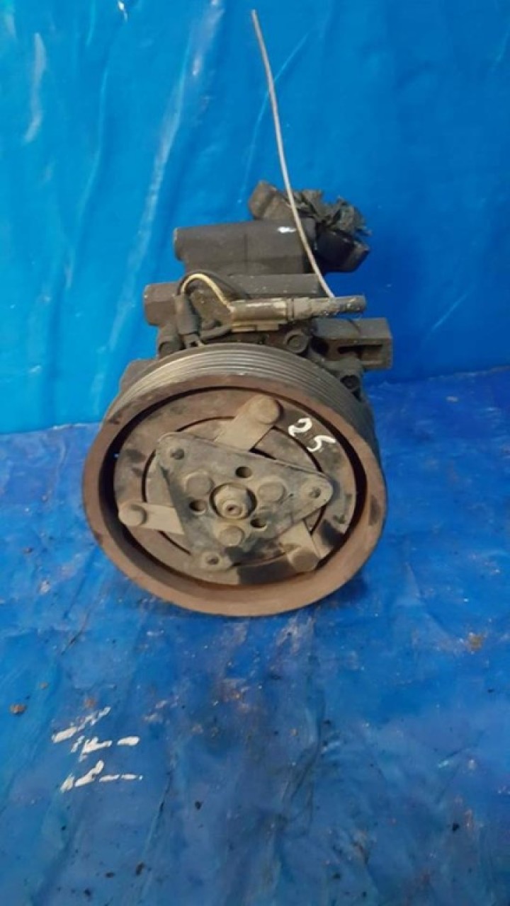 Compresor ac renault kangoo 1.4i cod 8200315744