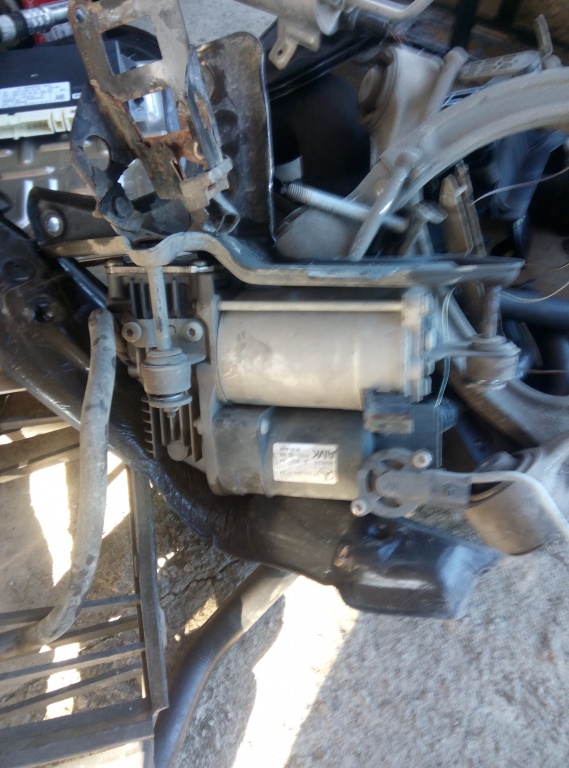 Compresor airmatic Mercedes S320 CDI W221