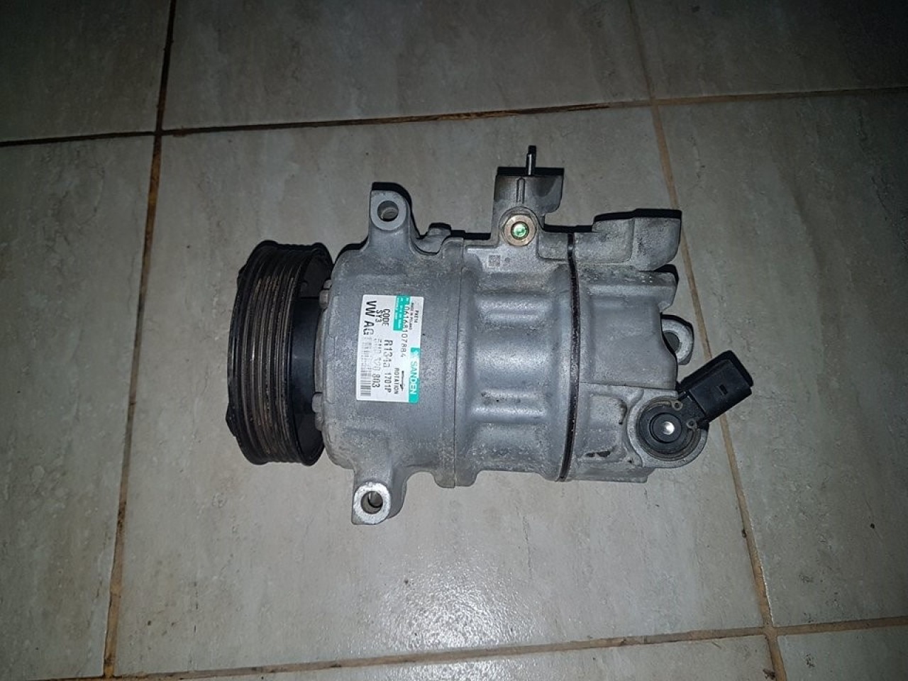 Compresor clima 5n0820803 vw jetta III 2.0 tdi cbdb 140 cai