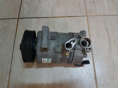 Compresor clima 5n0820803 vw passat b6 1.6 tdi cayc 105 cai
