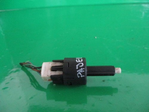 COMUTATOR LUMINI FRANA / SENZOR STOP FRANA MITSUBISHI PAJERO SHOGUN III FAB. 1999 - 2007 ⭐⭐⭐...