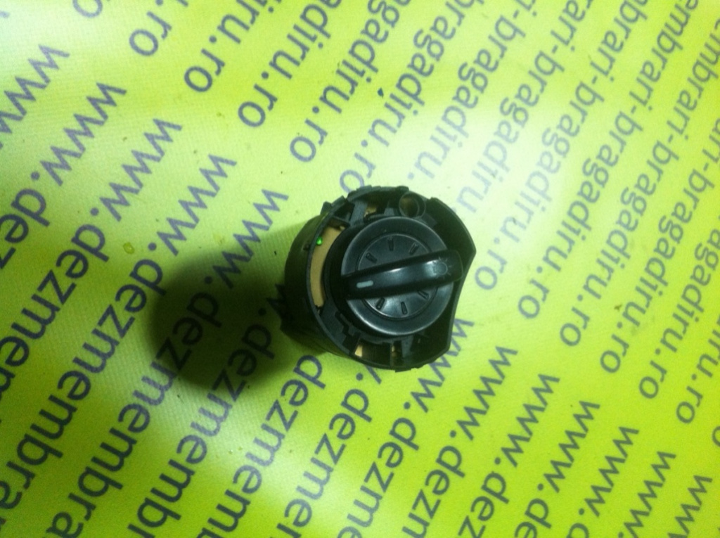 Comutator lumini Skoda Octavia [1996 - 2000] Liftback 5-usi 1.8 T MT (150 hp) (1U2)