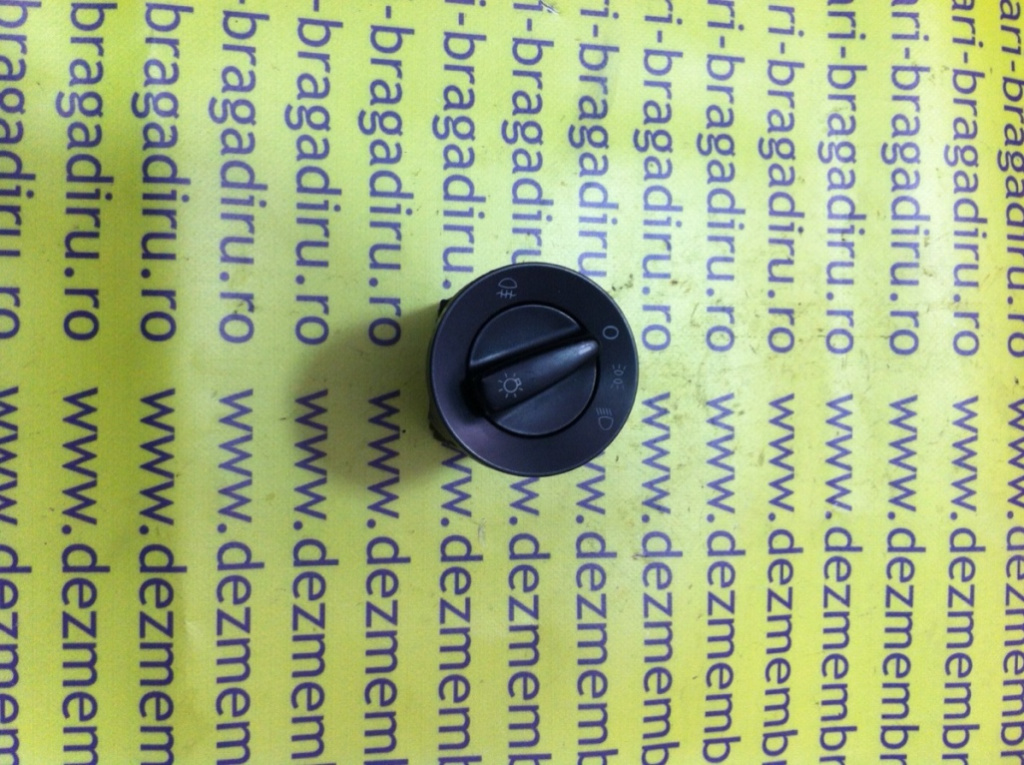 Comutator lumini Volkswagen VW Bora [1998 - 2005] Sedan 1.6 16V MT (105 hp) (1J2)