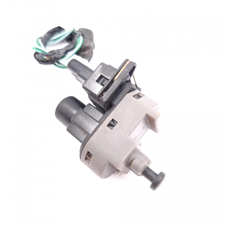 Comutator Pedala Frana Ford Mondeo Mk 3 2000-2007 1S7T13480Aa, 1S7T-13480-Aa, 93Bb13480Af, 93Bb13480Bb, 93Bb13480Bc, 93Bb13480Ba, 1062670, 1088170, 1119830, 6908895, 7029401, Dd1466490, C2S3680