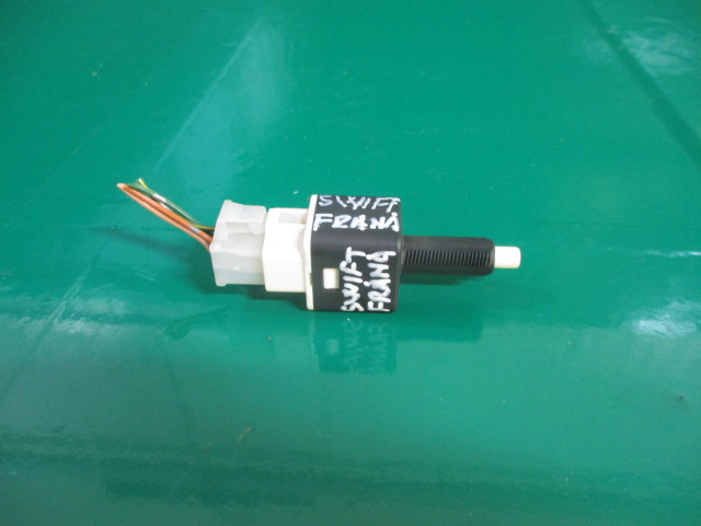 COMUTATOR PEDALA FRANA / SWITCH LUMINI FRANA SUZUKI SWIFT FAB. 2005 - 2010 ⭐⭐⭐⭐⭐