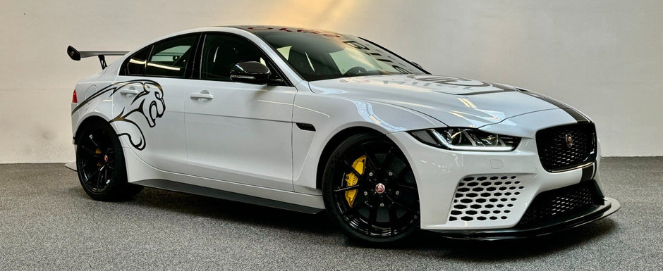 Concureaza cu BMW Seria 3 si Mercedes C-Class, dar e construita manual. Masina din 2019 are un motor supraalimentat de 5.0 litri si s-a vandut fara bancheta spate Concureaza cu BMW Seria 3 si Mercedes C-Class, dar e construita manual. Masina din 2019 are un motor supraalimentat de 5.0 litri si s-a vandut fara bancheta spate