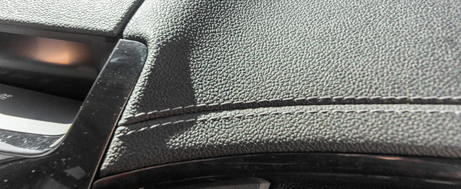Concureaza cu BMW Seria 5, Audi A6 si Mercedes E-Class, dar pentru multi e o necunoscuta. Masina din 2012 are motor V8 cu compresor mecanic, scaune ventilate si piele pe bord Concureaza cu BMW Seria 5, Audi A6 si Mercedes E-Class, dar pentru multi e o necunoscuta. Masina din 2012 are motor V8 cu compresor mecanic, scaune ventilate si piele pe bord