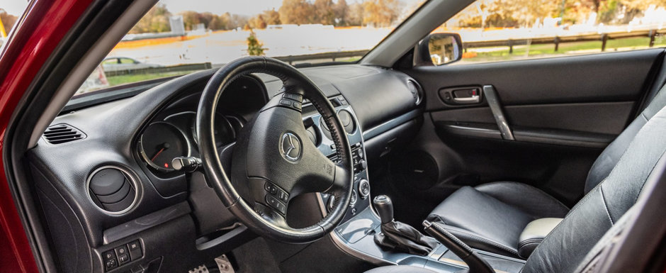 Concureaza cu Volkswagen Passat, dar pentru multi e doar o mare necunoscuta. Masina din 2006 are un motor turbo de 274 de cai, 4x4 si instalatie audio Bose Concureaza cu Volkswagen Passat, dar pentru multi e doar o mare necunoscuta. Masina din 2006 are un motor turbo de 274 de cai, 4x4 si instalatie audio Bose
