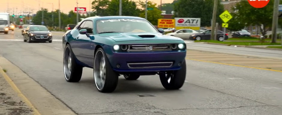 Conduce in fiecare zi un muscle car cu jante de 34 inch. Investitia se ridica la 100.000 de dolari Conduce in fiecare zi un muscle car cu jante de 34 inch. Investitia se ridica la 100.000 de dolari