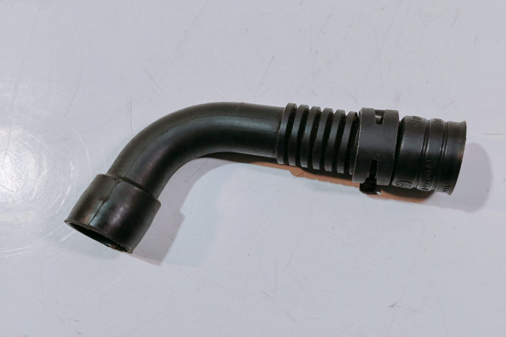 Conducta aer epurator gaze 038103493AR Audi A3 8P/8PA [facelift] [2004 - 2008]
