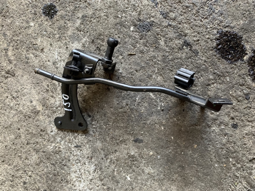 Conducta apa cu suport capac motor Volkswagen VW Jetta 5 [2005 - 2011] Sedan 4-usi 2.0 TDI MT (140 hp) (1K2)