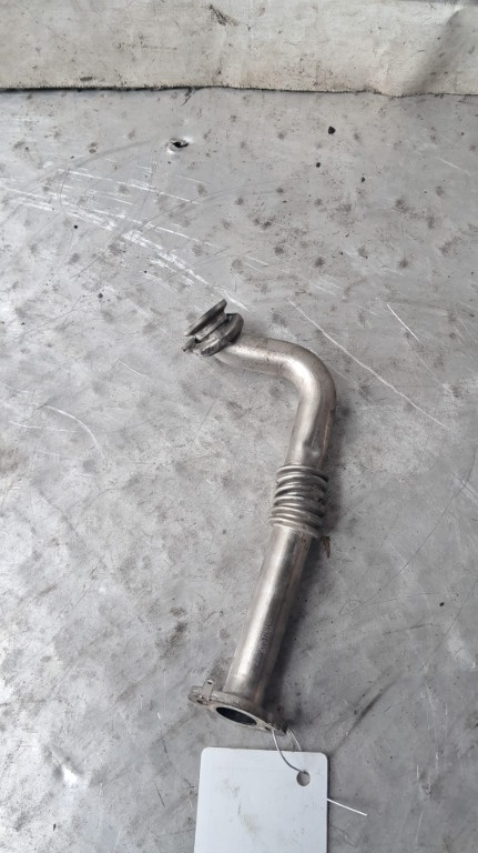 Conducta EGR VW Passat B6 1.6 TDI CAY an 2010 cod 03L131521R