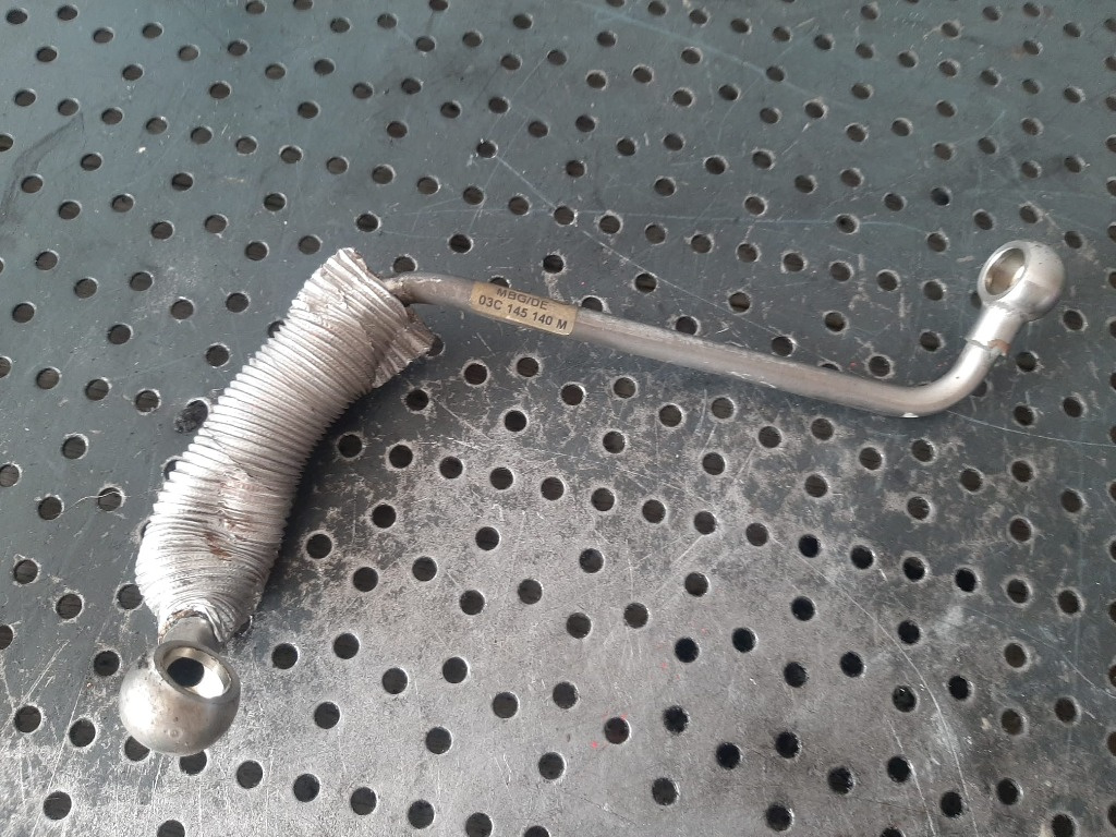 Conducta ulei 1.4 tfsi cdg vw passat b6 3c 03g145140m