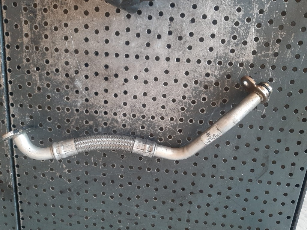 Conducta ulei 1.4 tfsi cdg vw passat b6 3c 03c145735c