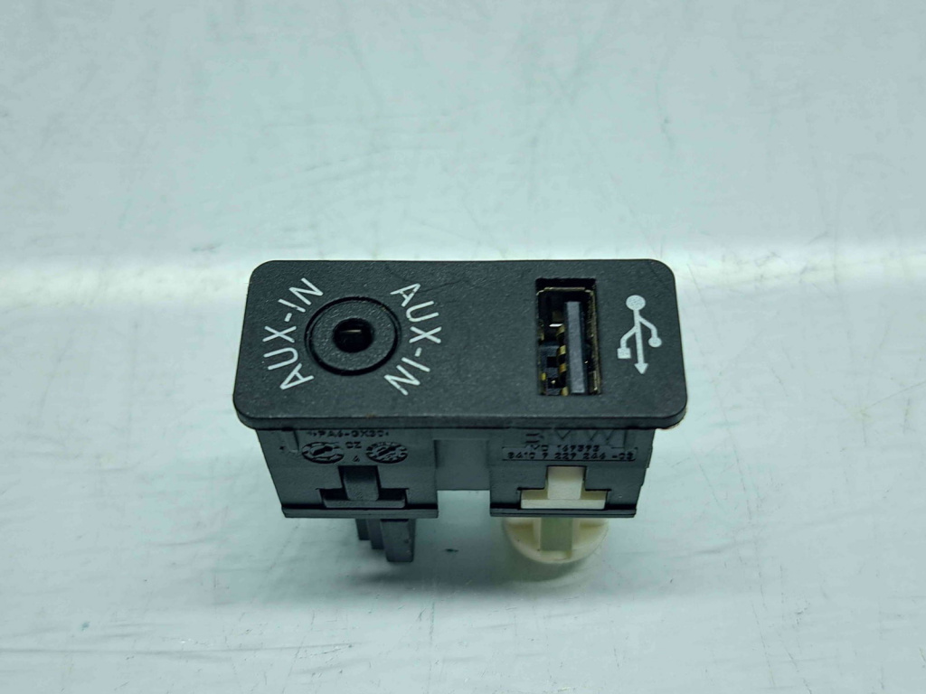 Conector auxiliar USB Bmw 3 (F30) [Fabr 2012-2017] 9229246-03