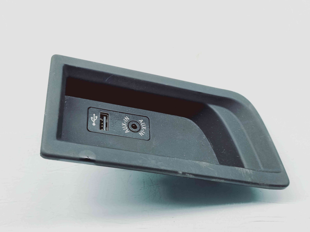Conector auxiliar USB Bmw 4 (F32) [Fabr 2013-prezent] 9207357