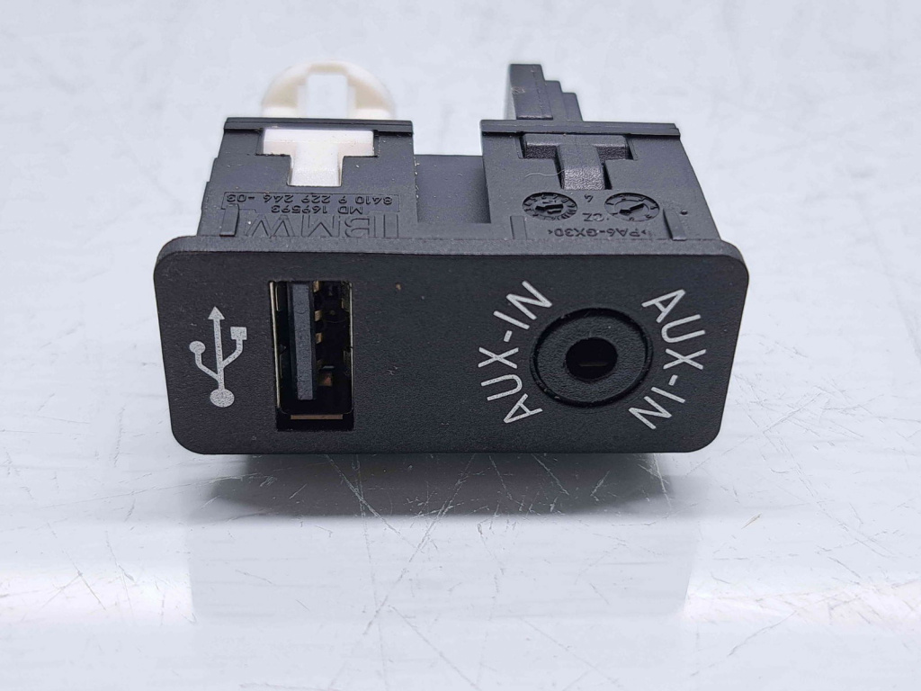Conector auxiliar USB Bmw X1 (F48,F49) [Fabr 2015-2022] 9229246-03