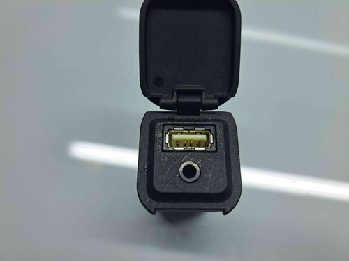Conector auxiliar USB MAZDA CX-5 (KE) [Fabr 2011-2016] KD45669U0
