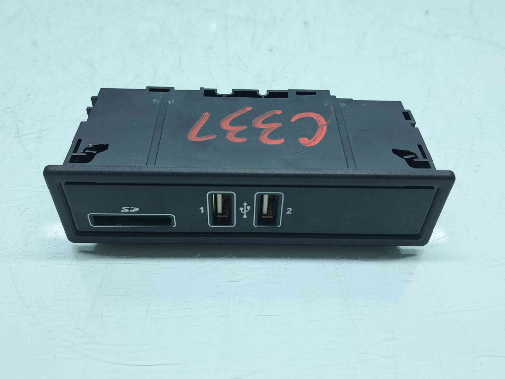 Conector auxiliar USB Mercedes Clasa C (W205) [Fabr 2014-prezent] A2058200226