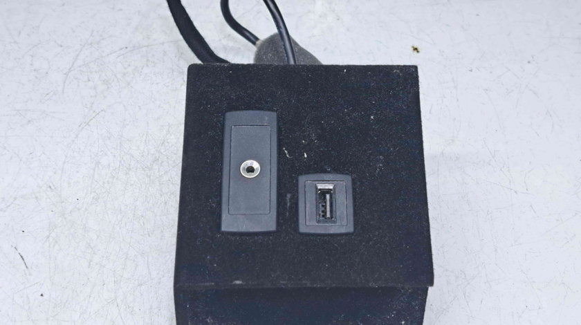 Conector auxiliar USB Mercedes Clasa E (W212) [Fabr 2009-2016] A2128210911