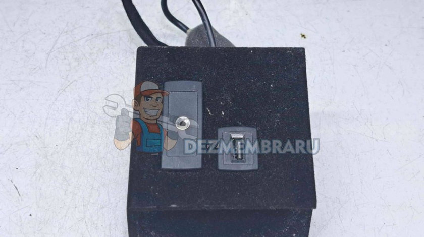 Conector auxiliar USB Mercedes Clasa E (W212) [Fabr 2009-2016] A2128210911