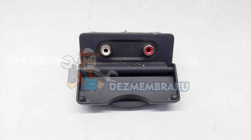 Conector auxiliar USB Renault Fluence [Fabr 2010-prezent] 820230001R