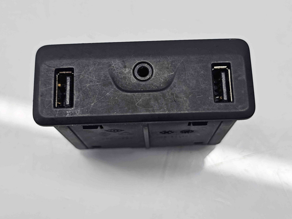 Conector auxiliar USB Renault Kadjar [Fabr 2015-prezent] 280239732R
