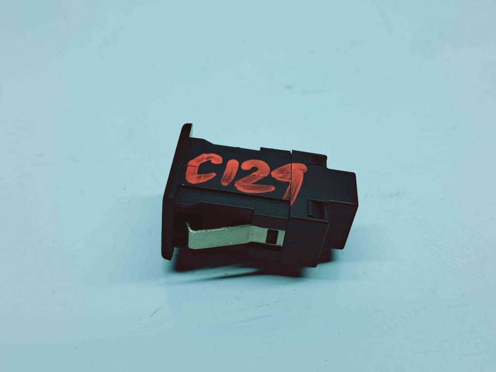 Conector auxiliar USB Volkswagen Passat B7 (365) Variant [Fabr 2010-2014] 5M0035724