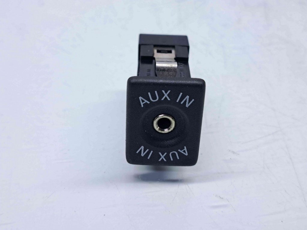 Conector auxiliar USB Volkswagen Tiguan (5N) [Fabr 2007-2016] 5M0035724
