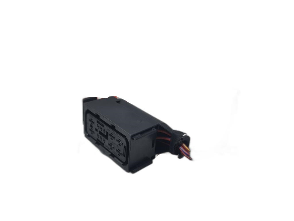 Conector modul start stop Volkswagen Touran (1T3) Monovolum 2014 1.6 TDI VOLKSWAGEN TOURAN (1T3) [ 2010 - 2015 ] OEM 8K0973812A