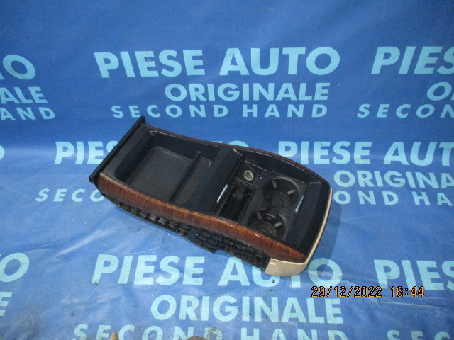 Consola bord BMW E71 X6; 9124421 (rulouri scrumiera defecte)