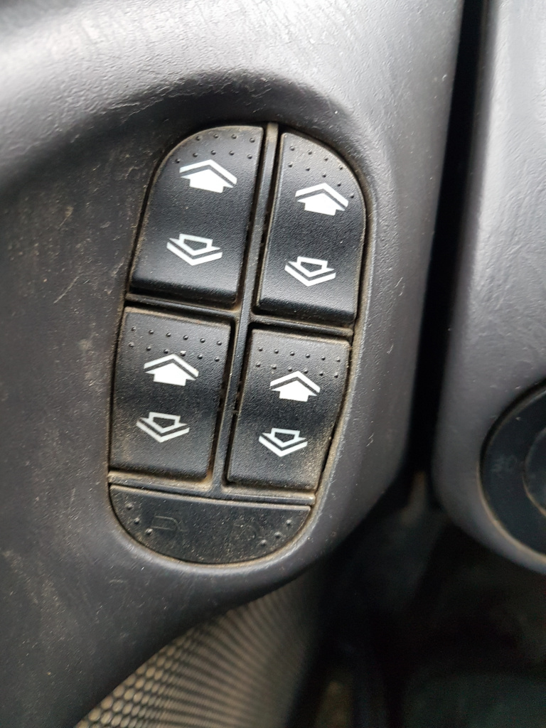 Consola Butoane Actionare Geamuri Ford Focus 1 1998 - 2004
