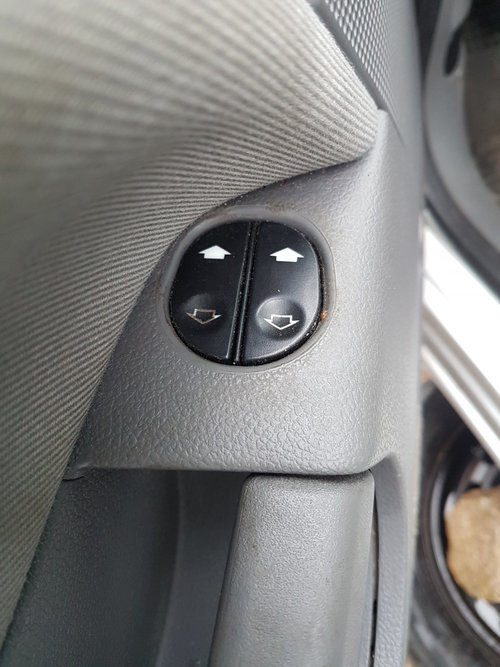 Consola Butoane / Buton Actionare Geam / Geamuri Stanga / Dreapta Ford Fiesta MK5 2002 - 2008