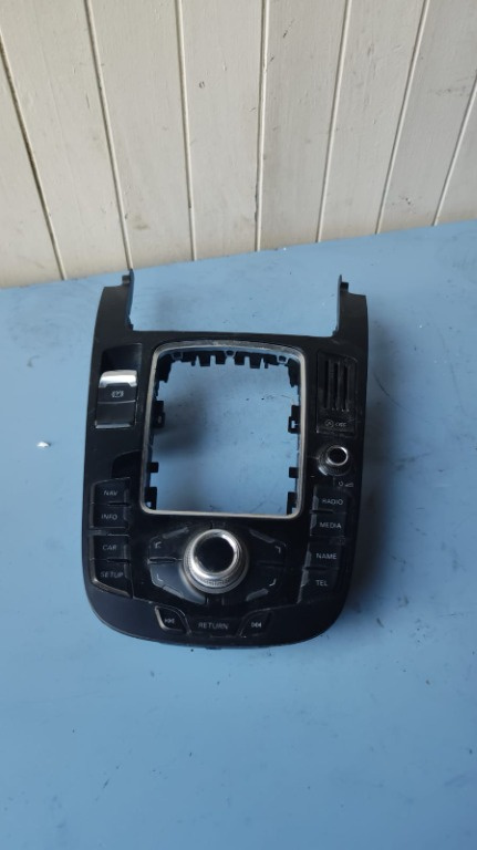 Consola centrala Audi A4 A5 2.0 TDI cod motor CAGA an 2011 cod 8T0919609