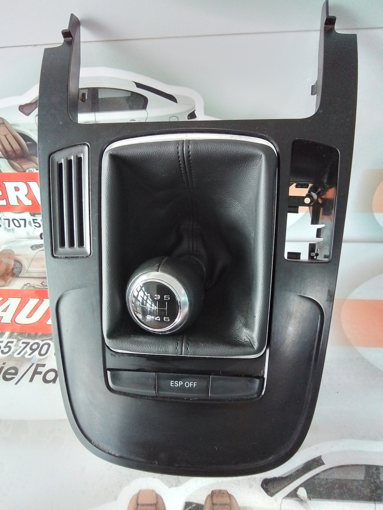 Consola centrala Audi A4 facelift (2011-2015) [B8] 2.0 Motorina 2012, 8K0864261